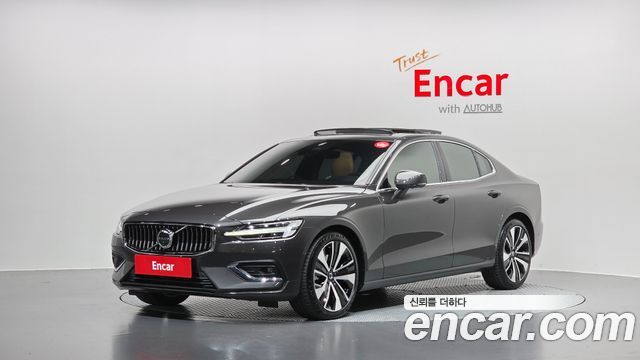 Volvo S60 2024 — photo 1