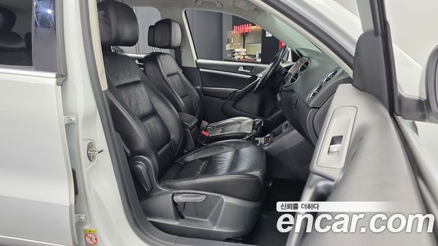 Volkswagen Tiguan 2015 — photo 17