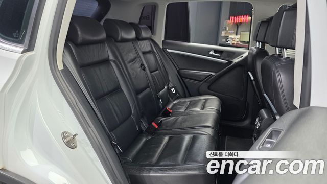 Volkswagen Tiguan 2015 — photo 18