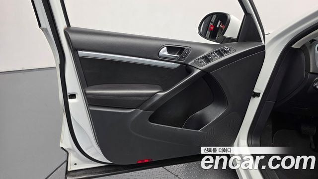 Volkswagen Tiguan 2015 — photo 14
