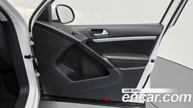 Volkswagen Tiguan 2015 — photo 15