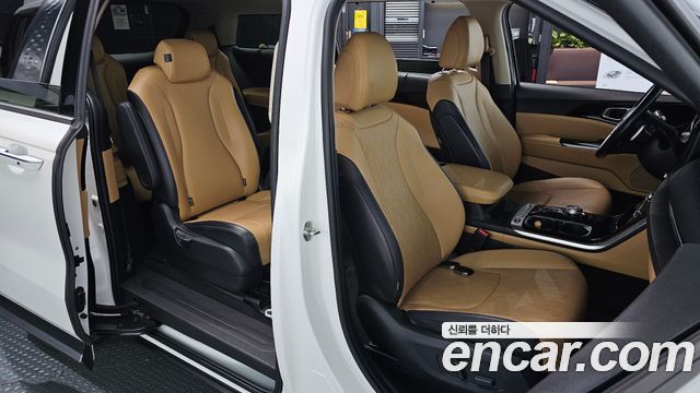 Kia Canival 2021 — photo 17