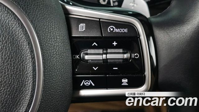 Kia Canival 2021 — photo 22