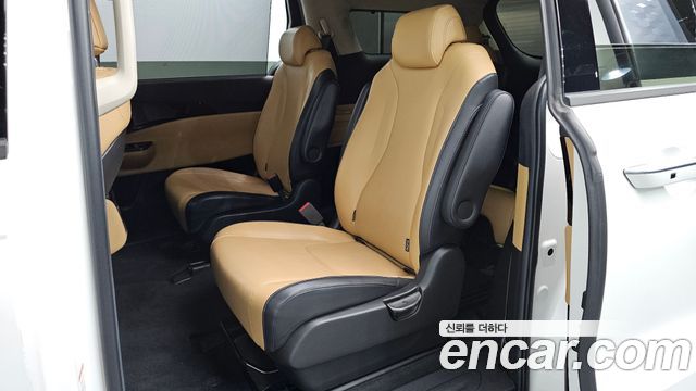 Kia Canival 2021 — photo 16