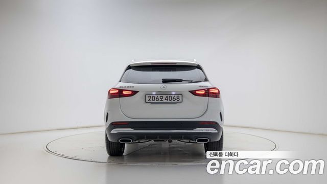 Mercedes-Benz GLA-Class 2026 — photo 4