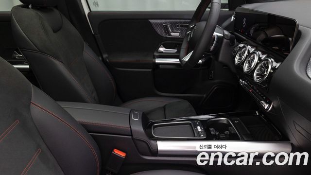 Mercedes-Benz GLA-Class 2026 — photo 9