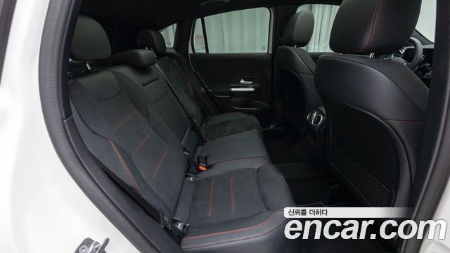 Mercedes-Benz GLA-Class 2026 — photo 10