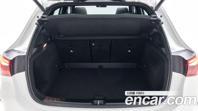 Mercedes-Benz GLA-Class 2026 — photo 11