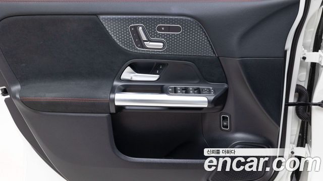 Mercedes-Benz GLA-Class 2026 — photo 15