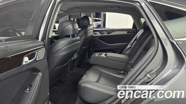 Genesis G80 2018 — photo 18