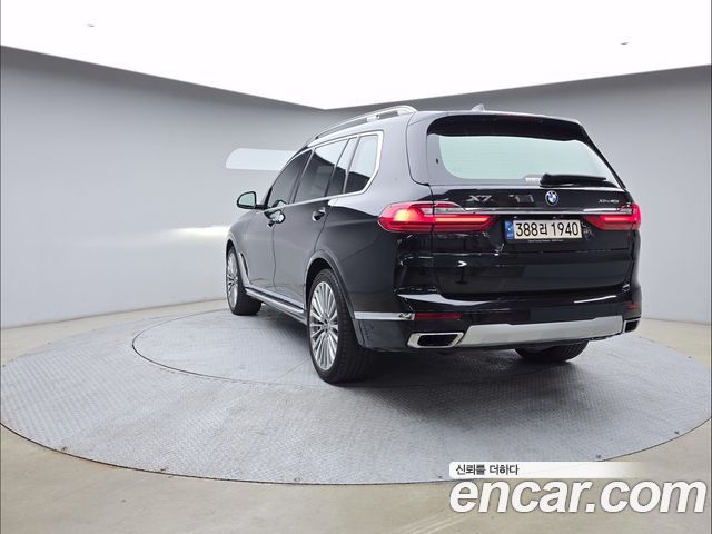 BMW X7 2021 — photo 2
