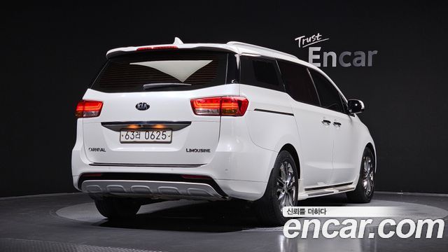 Kia Canival 2017 — photo 2