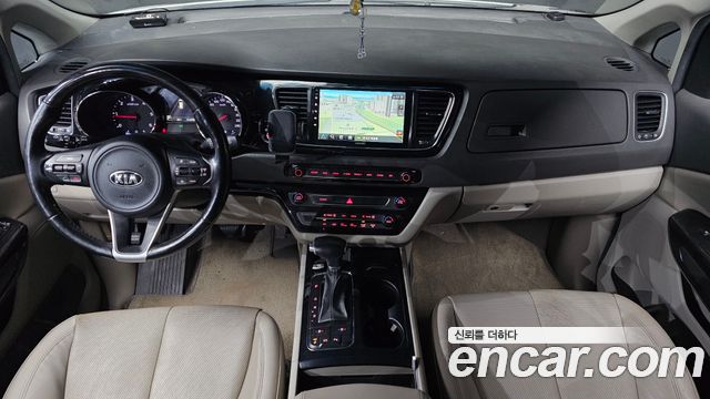 Kia Canival 2017 — photo 16