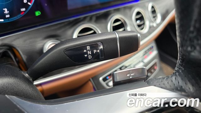 Mercedes-Benz E-Class 2021 — photo 9