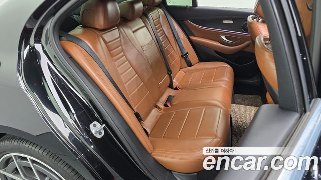 Mercedes-Benz E-Class 2021 — photo 11