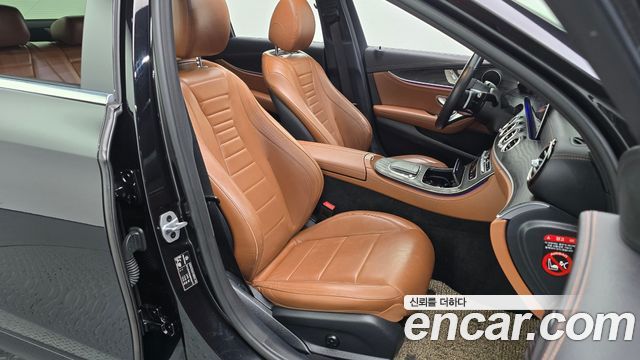 Mercedes-Benz E-Class 2021 — photo 12