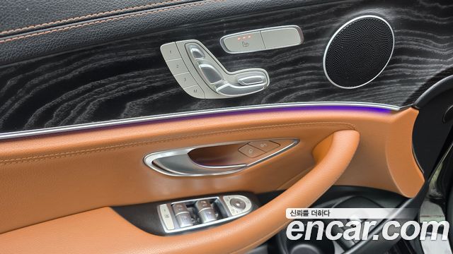 Mercedes-Benz E-Class 2021 — photo 18