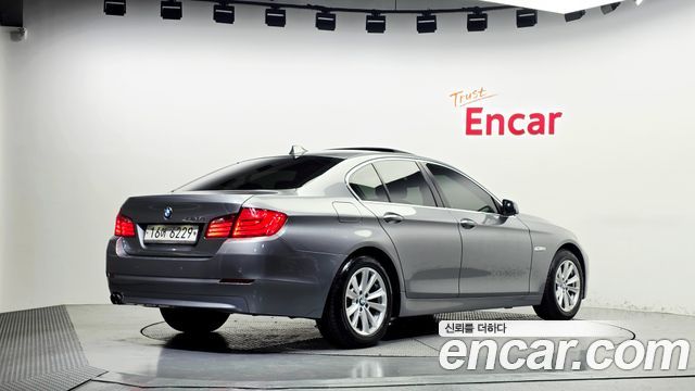 BMW 5-Series 2012 — photo 2