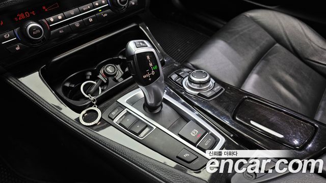 BMW 5-Series 2012 — photo 9