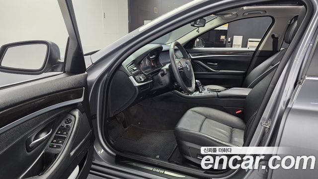 BMW 5-Series 2012 — photo 10