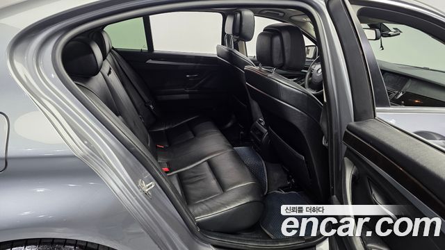 BMW 5-Series 2012 — photo 11