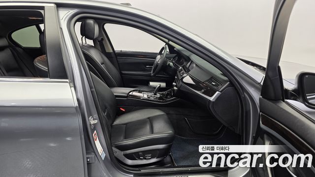 BMW 5-Series 2012 — photo 12