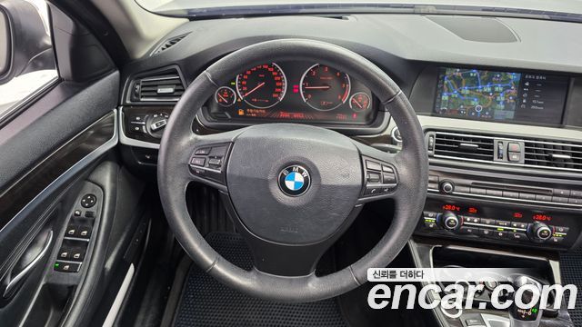 BMW 5-Series 2012 — photo 13