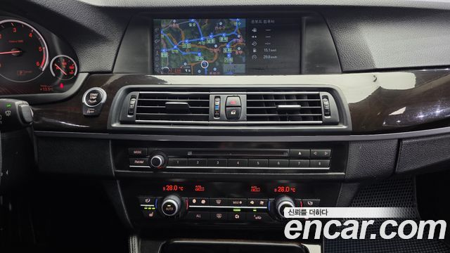 BMW 5-Series 2012 — photo 15