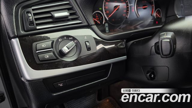 BMW 5-Series 2012 — photo 18