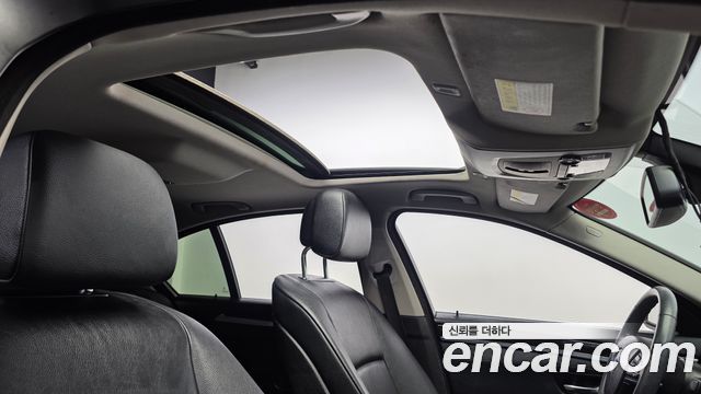 BMW 5-Series 2012 — photo 20