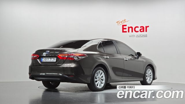 Toyota Camry 2023 — photo 2