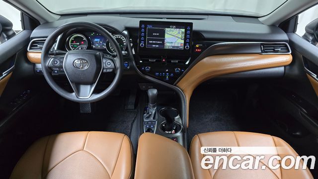 Toyota Camry 2023 — photo 10