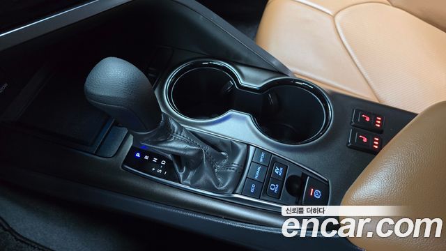 Toyota Camry 2023 — photo 12