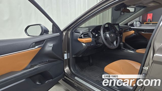 Toyota Camry 2023 — photo 13