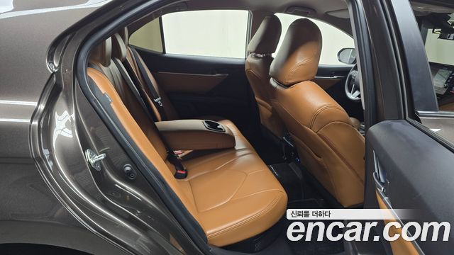 Toyota Camry 2023 — photo 17