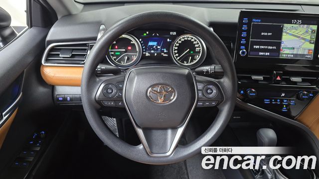 Toyota Camry 2023 — photo 18