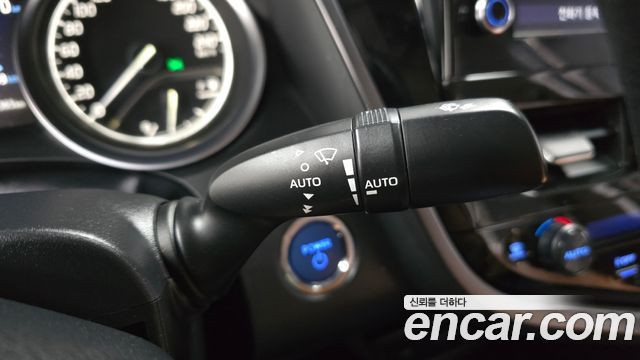Toyota Camry 2023 — photo 26