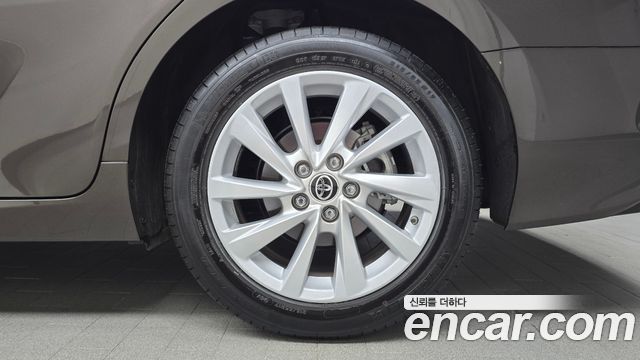 Toyota Camry 2023 — photo 7