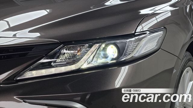 Toyota Camry 2023 — photo 8
