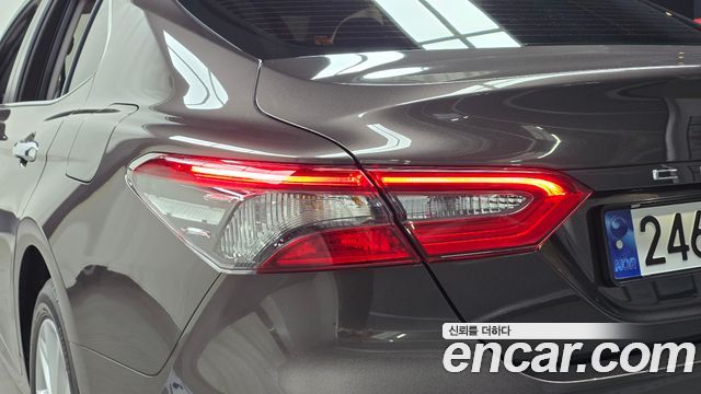 Toyota Camry 2023 — photo 9