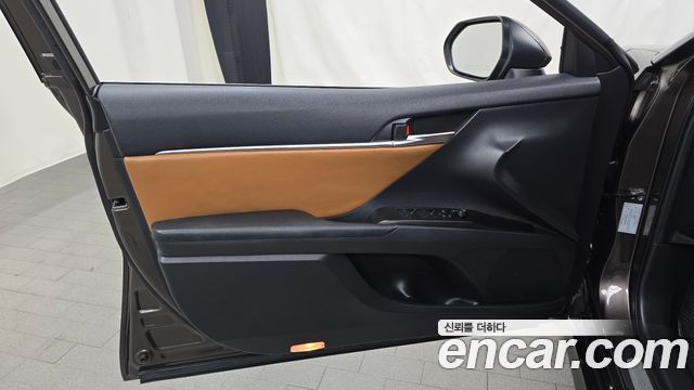 Toyota Camry 2023 — photo 14
