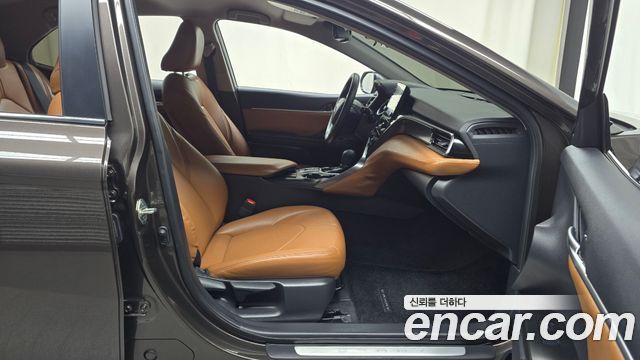 Toyota Camry 2023 — photo 16