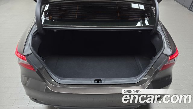 Toyota Camry 2023 — photo 28