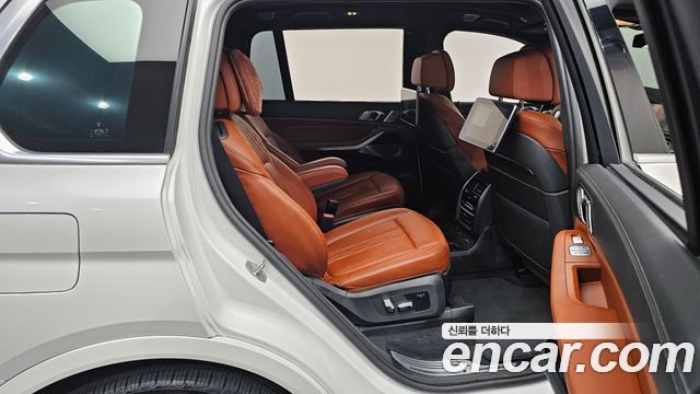 BMW X7 2021 — photo 17