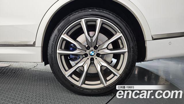 BMW X7 2021 — photo 7