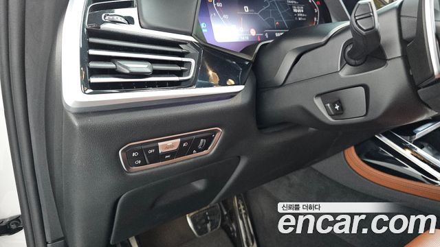 BMW X7 2021 — photo 29