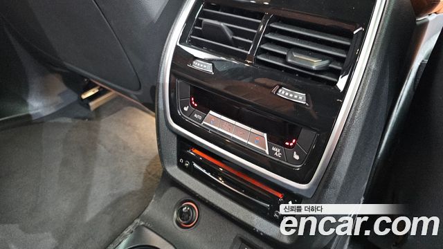 BMW X7 2021 — photo 37