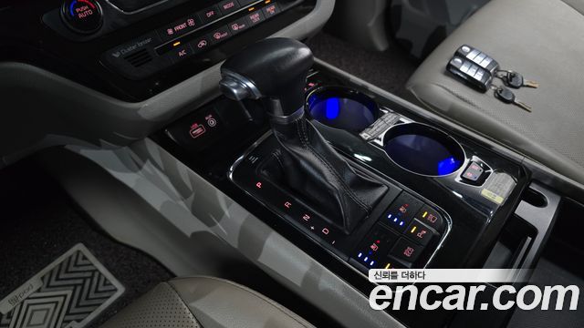 Kia Canival 2018 — photo 12
