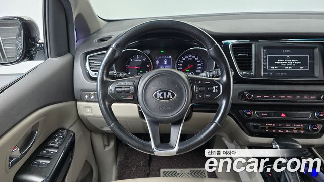 Kia Canival 2018 — photo 19