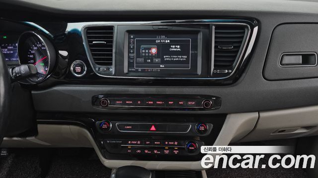 Kia Canival 2018 — photo 20